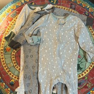 3-piece bundle of long sleeved pajamas for 3-6 months